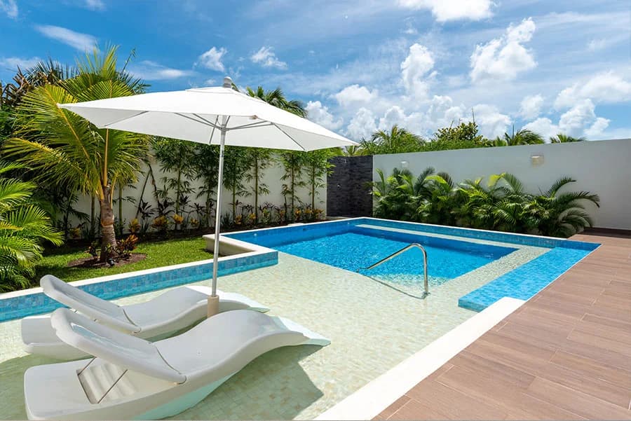 Sol & Playa ground-floor suite with private pool and garden